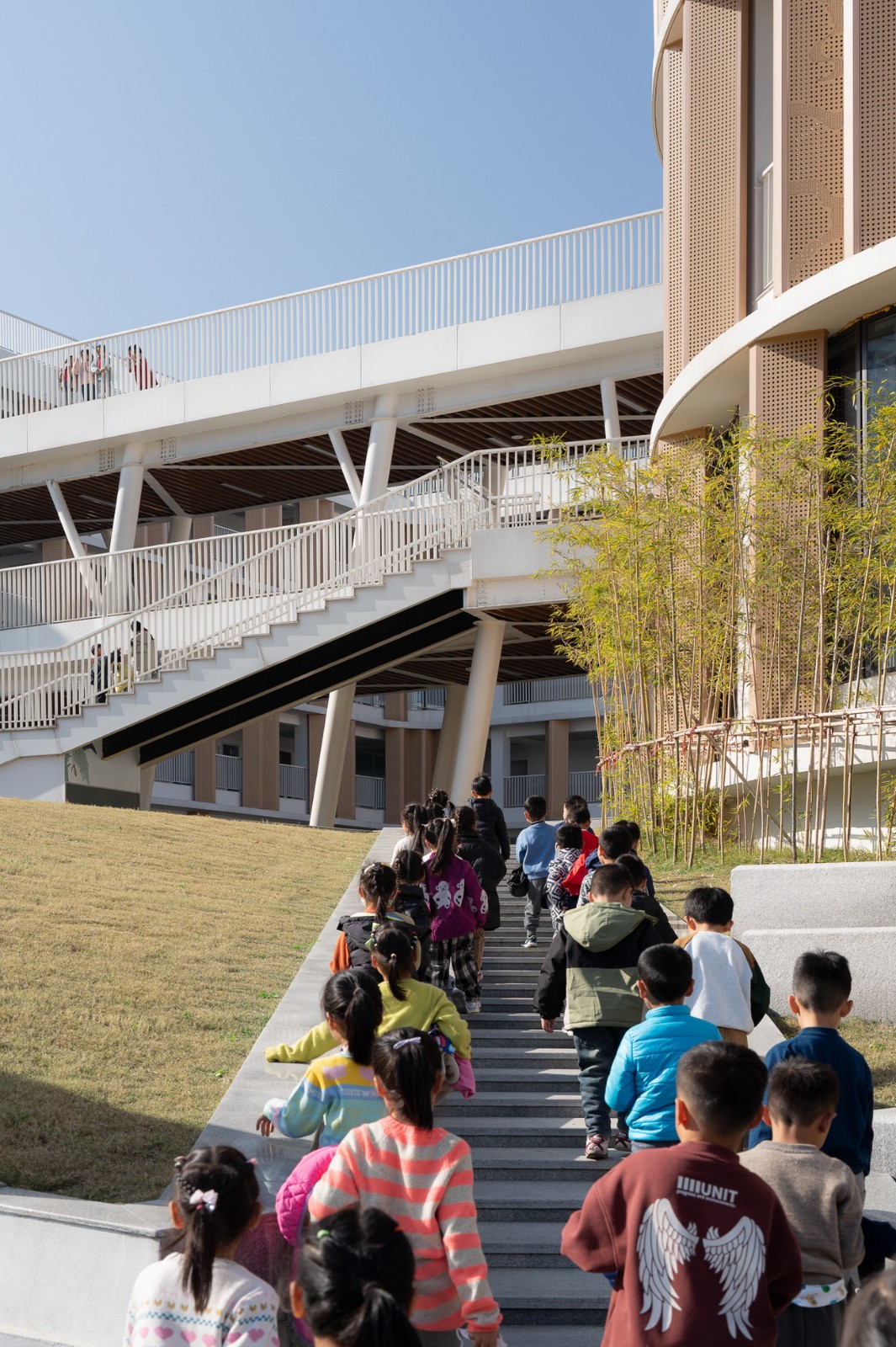 BIM建筑|成长阶梯,无界校园:杭州市上塘单元小学 / 浙江大学建筑设计研究院 BIM建筑|成长阶梯,无界校园:杭州市上塘单元小学 / 浙江大学建筑设计研究院