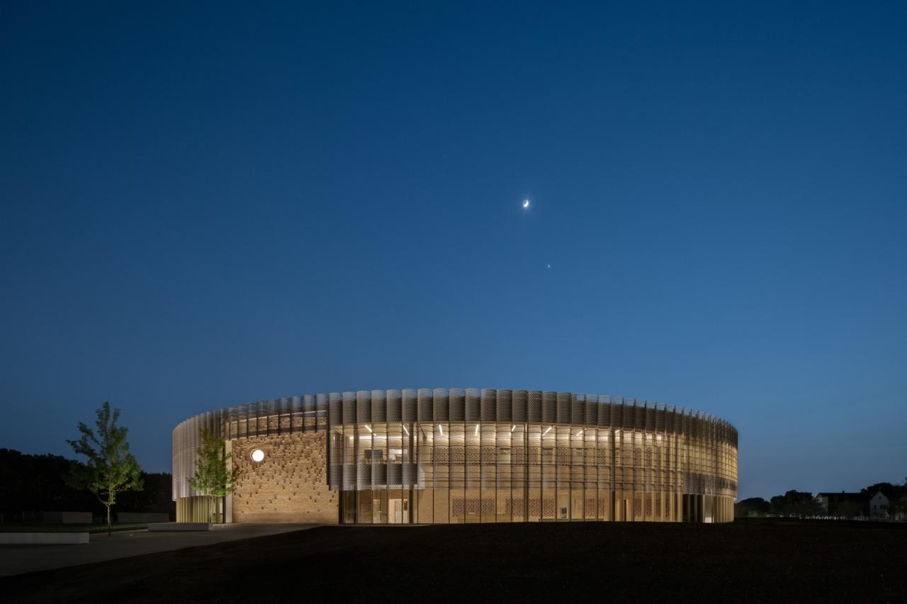 BIM建筑|芝加哥公园区总部和体育馆 / John Ronan Architects BIM建筑|芝加哥公园区总部和体育馆 / John Ronan Architects