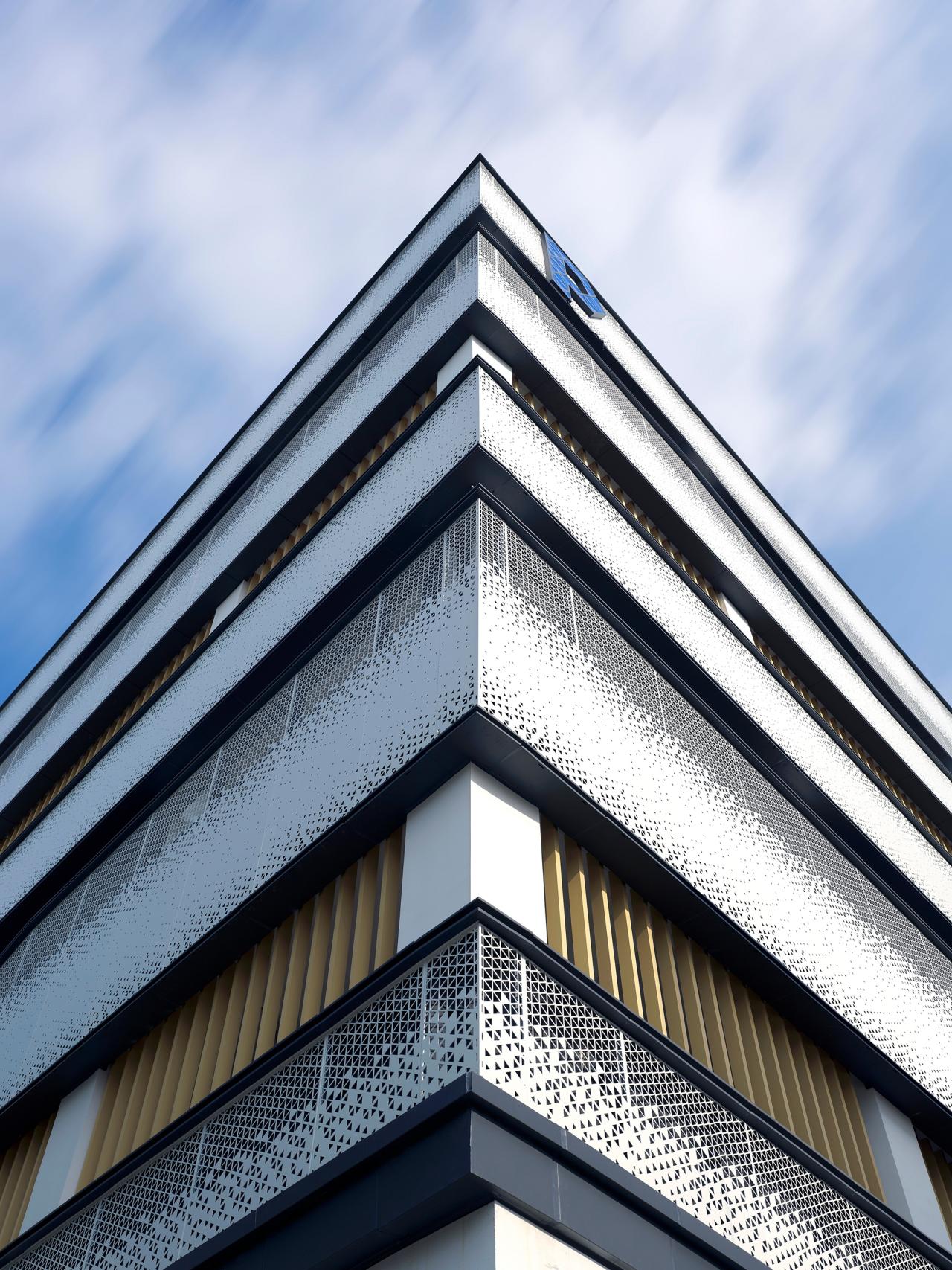 BIM建筑|洪梅镇中心区停车楼:小镇“边角地”的重生 / 森磊国际 BIM建筑|洪梅镇中心区停车楼:小镇“边角地”的重生 / 森磊国际