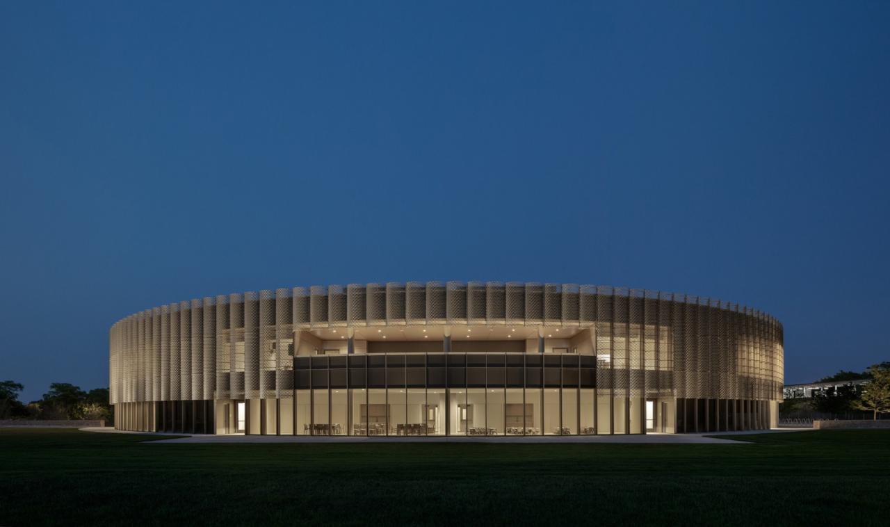BIM建筑|芝加哥公园区总部和体育馆 / John Ronan Architects BIM建筑|芝加哥公园区总部和体育馆 / John Ronan Architects