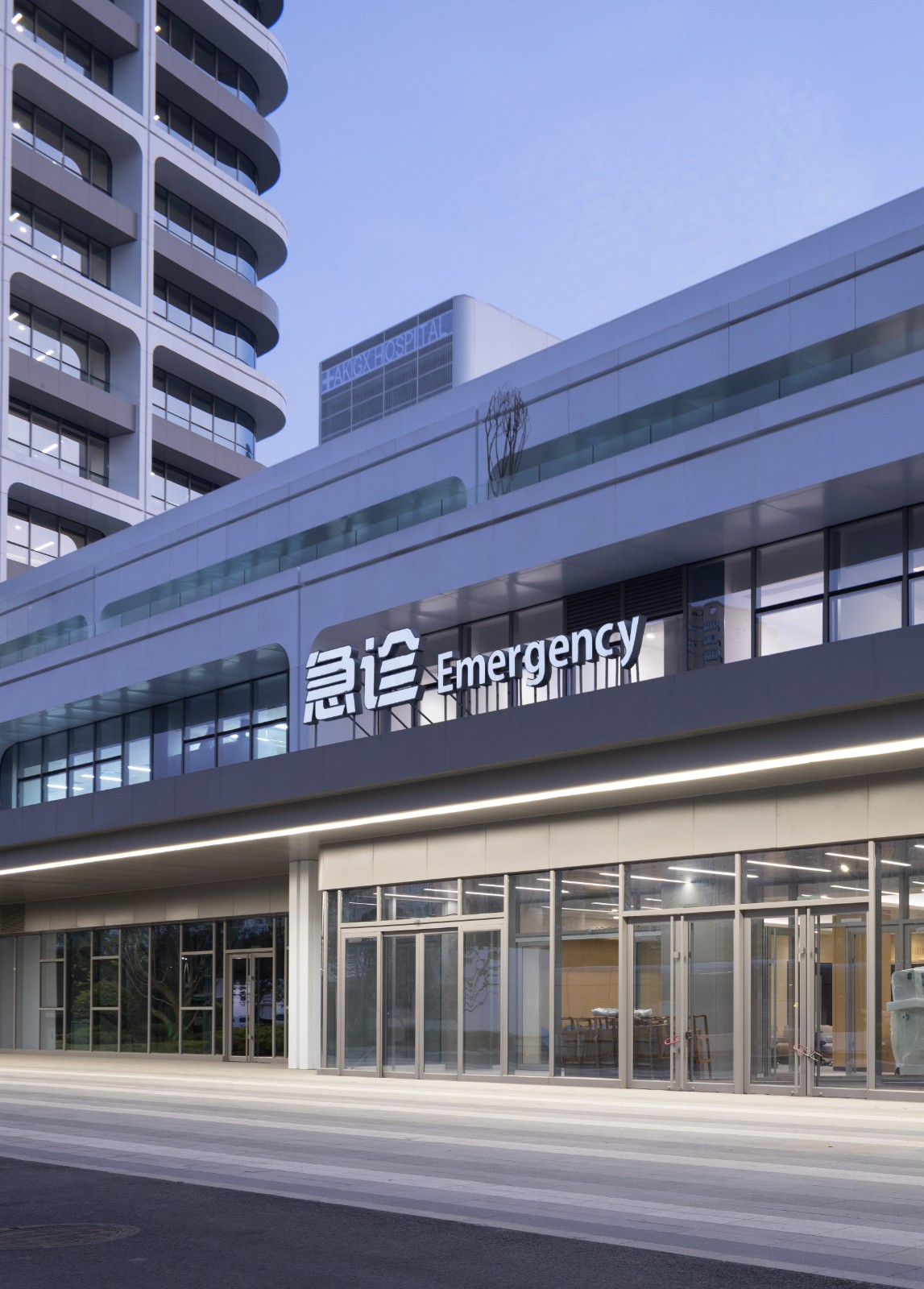 BIM建筑|去医院化:一座温暖的白色城堡-安康市高新医院 / UUA建筑师事务所 BIM建筑|去医院化:一座温暖的白色城堡-安康市高新医院 / UUA建筑师事务所