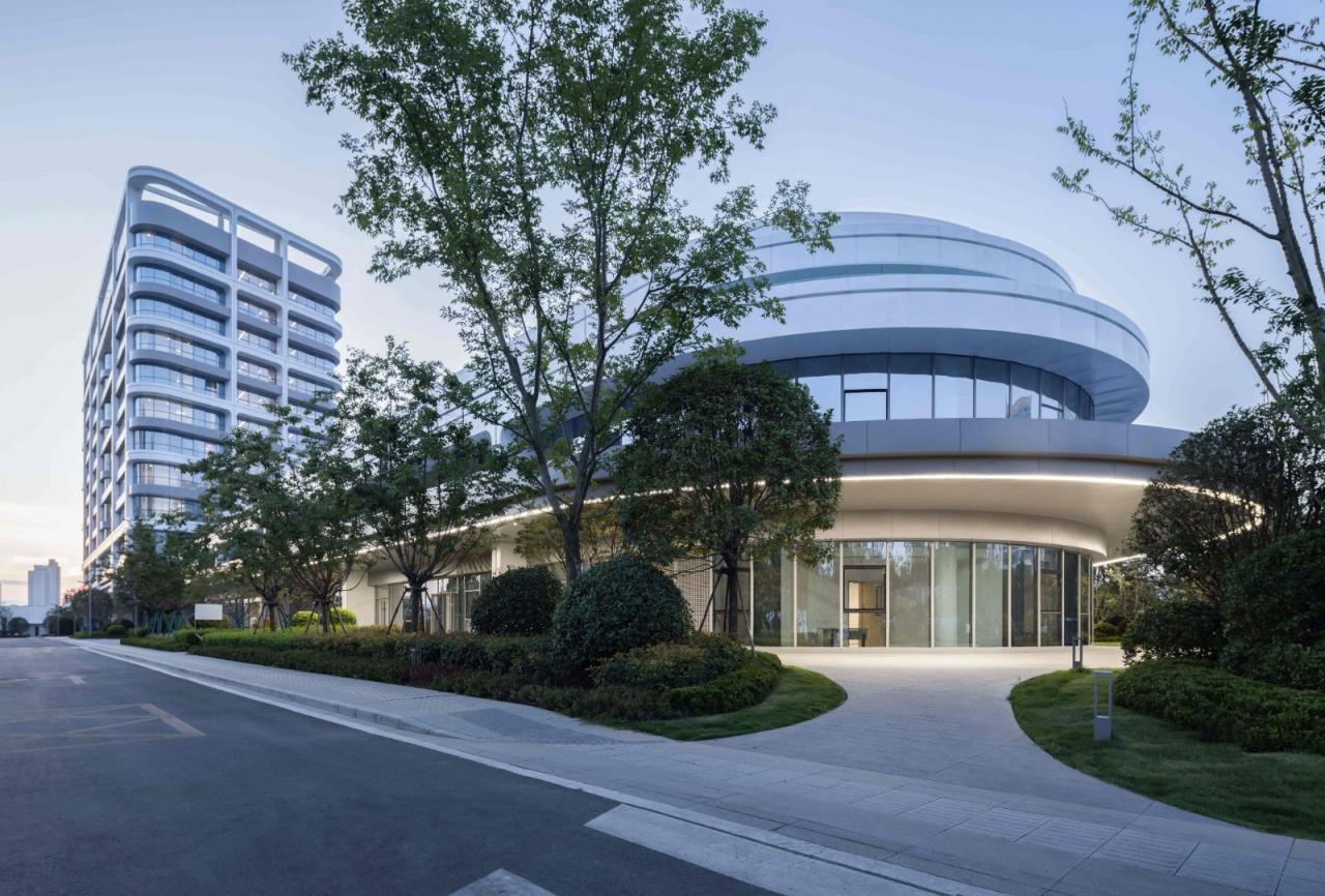 BIM建筑|去医院化:一座温暖的白色城堡-安康市高新医院 / UUA建筑师事务所 BIM建筑|去医院化:一座温暖的白色城堡-安康市高新医院 / UUA建筑师事务所