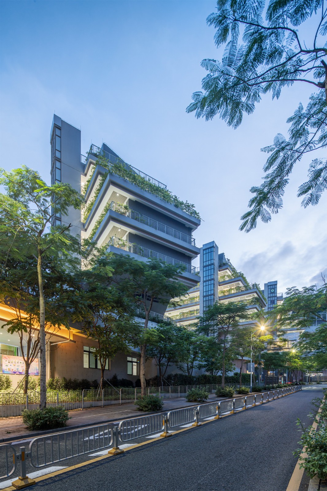 BIM建筑|“上山”校园:深圳福田实验教育集团侨香学校·北校区 / 申都设计 BIM建筑|“上山”校园:深圳福田实验教育集团侨香学校·北校区 / 申都设计