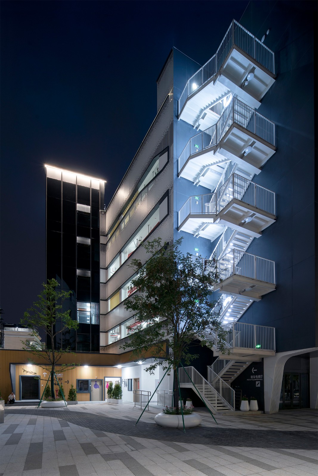 BIM建筑|洪梅镇中心区停车楼:小镇“边角地”的重生 / 森磊国际 BIM建筑|洪梅镇中心区停车楼:小镇“边角地”的重生 / 森磊国际