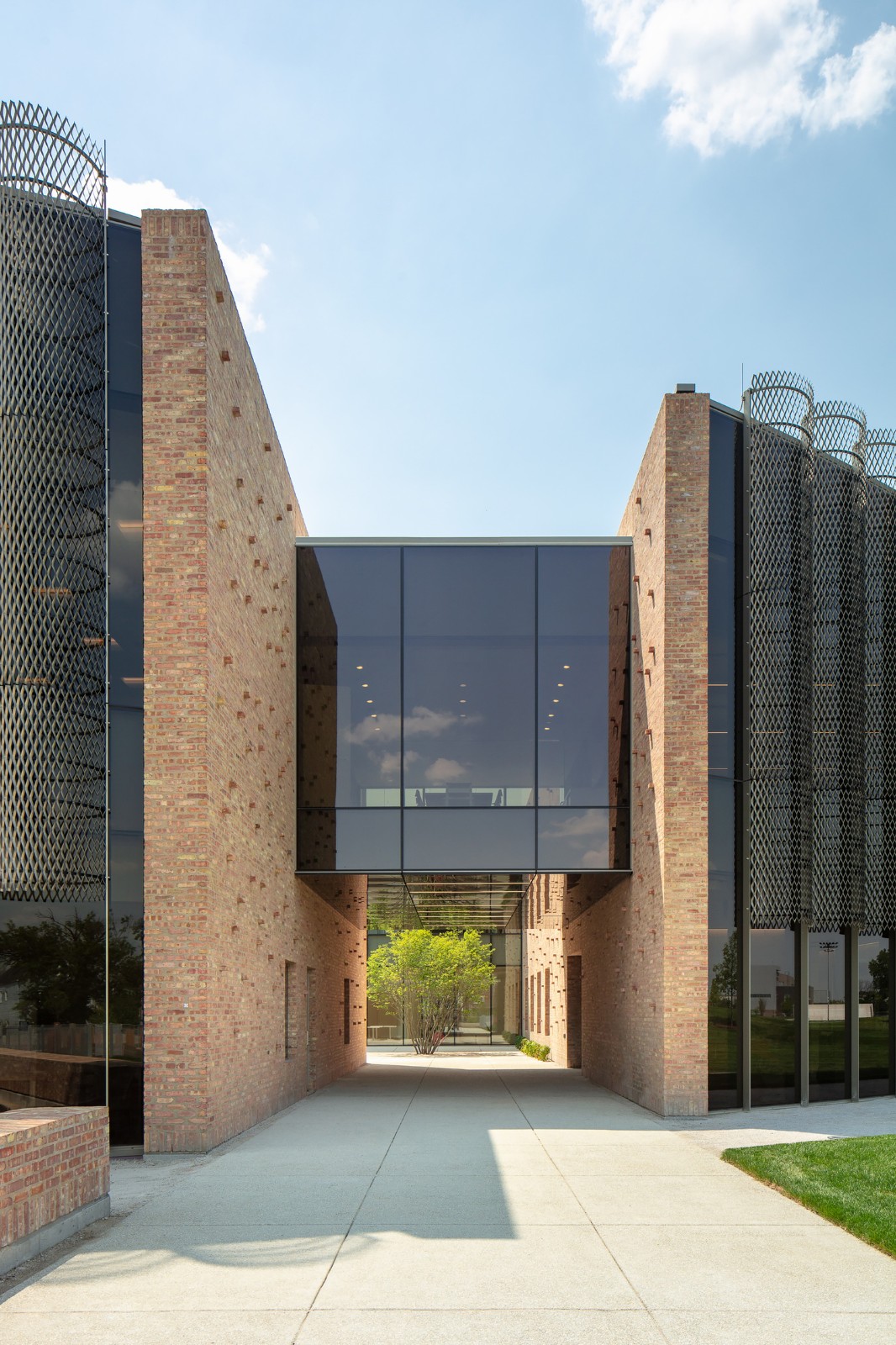 BIM建筑|芝加哥公园区总部和体育馆 / John Ronan Architects BIM建筑|芝加哥公园区总部和体育馆 / John Ronan Architects