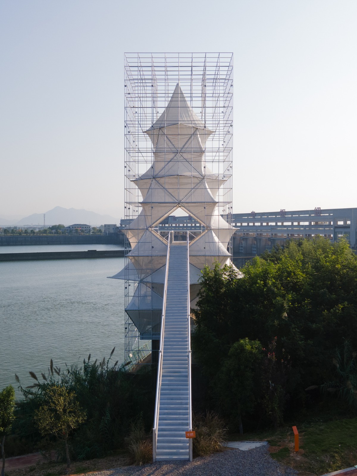 BIM建筑|人造树 / 有限设计工作室 BIM建筑|人造树 / 有限设计工作室