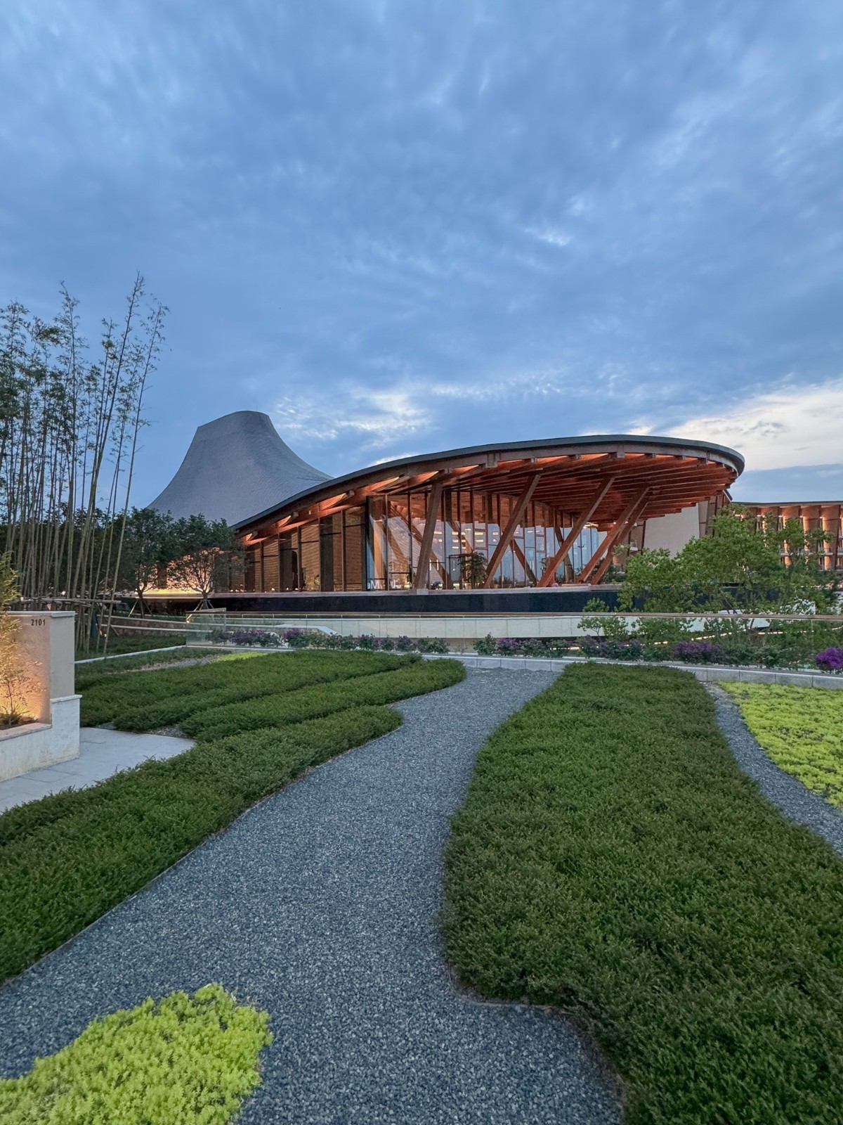 BIM建筑|“龙脊”- 地中海黑龙滩度假酒店 / AIM ARCHITECTURE BIM建筑|“龙脊”- 地中海黑龙滩度假酒店 / AIM ARCHITECTURE