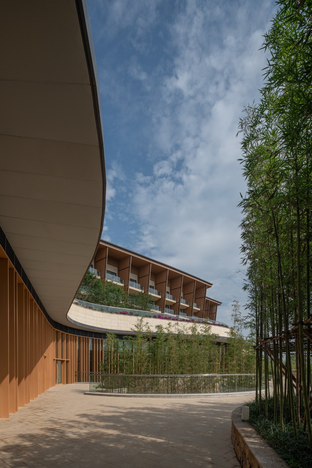 BIM建筑|“龙脊”- 地中海黑龙滩度假酒店 / AIM ARCHITECTURE BIM建筑|“龙脊”- 地中海黑龙滩度假酒店 / AIM ARCHITECTURE