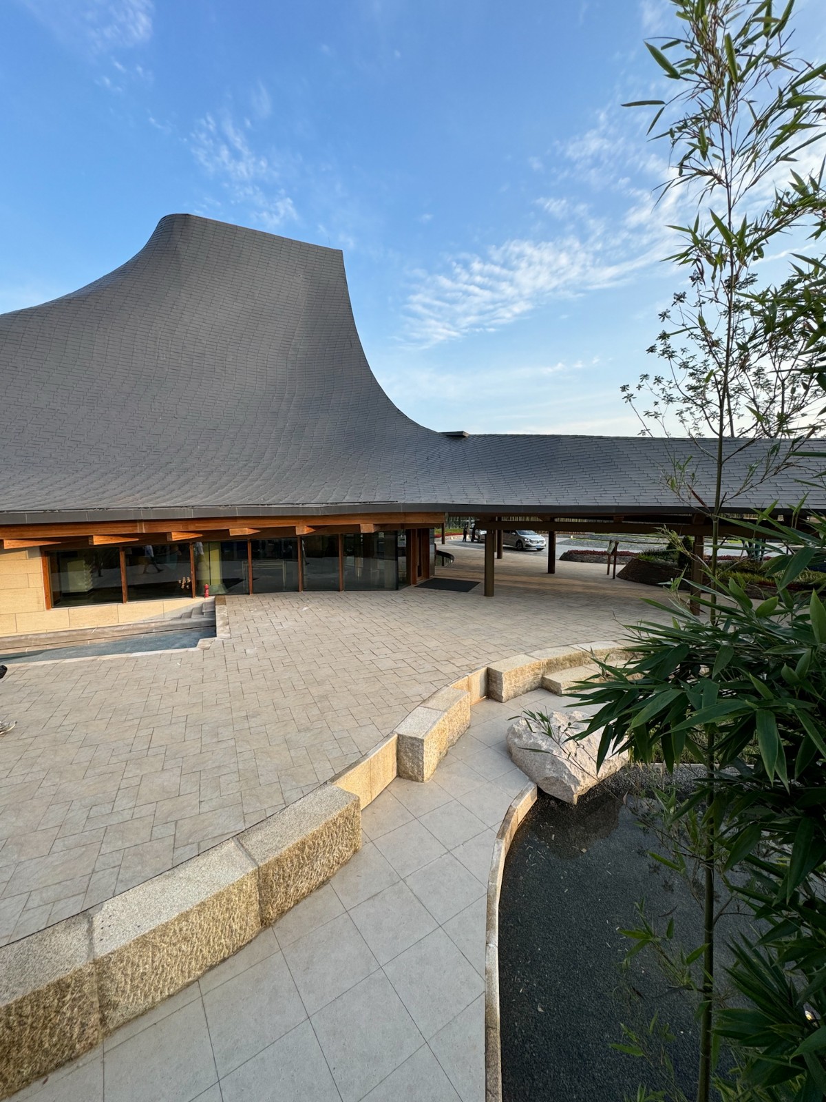 BIM建筑|“龙脊”- 地中海黑龙滩度假酒店 / AIM ARCHITECTURE BIM建筑|“龙脊”- 地中海黑龙滩度假酒店 / AIM ARCHITECTURE