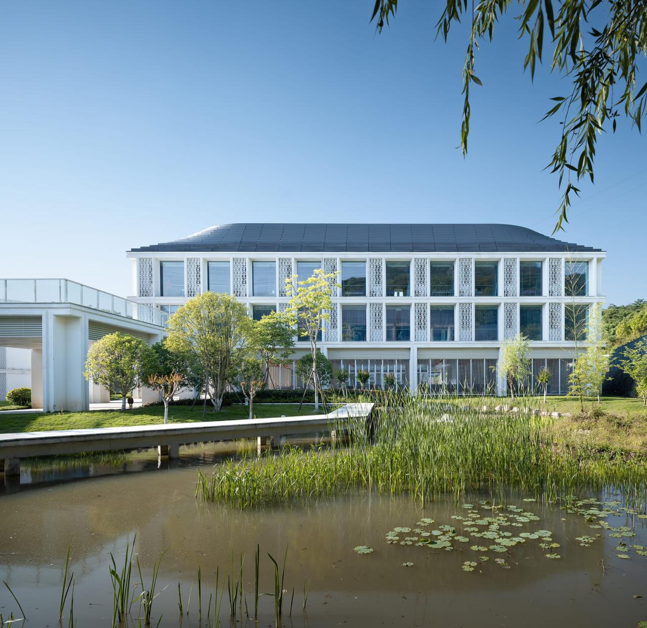 BIM建筑|山水疗愈,身心宜居:杭州市第一社会福利院 / 浙江大学建筑设计研究院 BIM建筑|山水疗愈,身心宜居:杭州市第一社会福利院 / 浙江大学建筑设计研究院