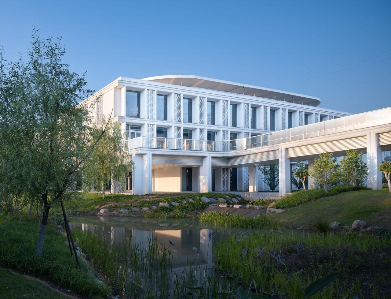 BIM建筑|山水疗愈,身心宜居:杭州市第一社会福利院 / 浙江大学建筑设计研究院 BIM建筑|山水疗愈,身心宜居:杭州市第一社会福利院 / 浙江大学建筑设计研究院