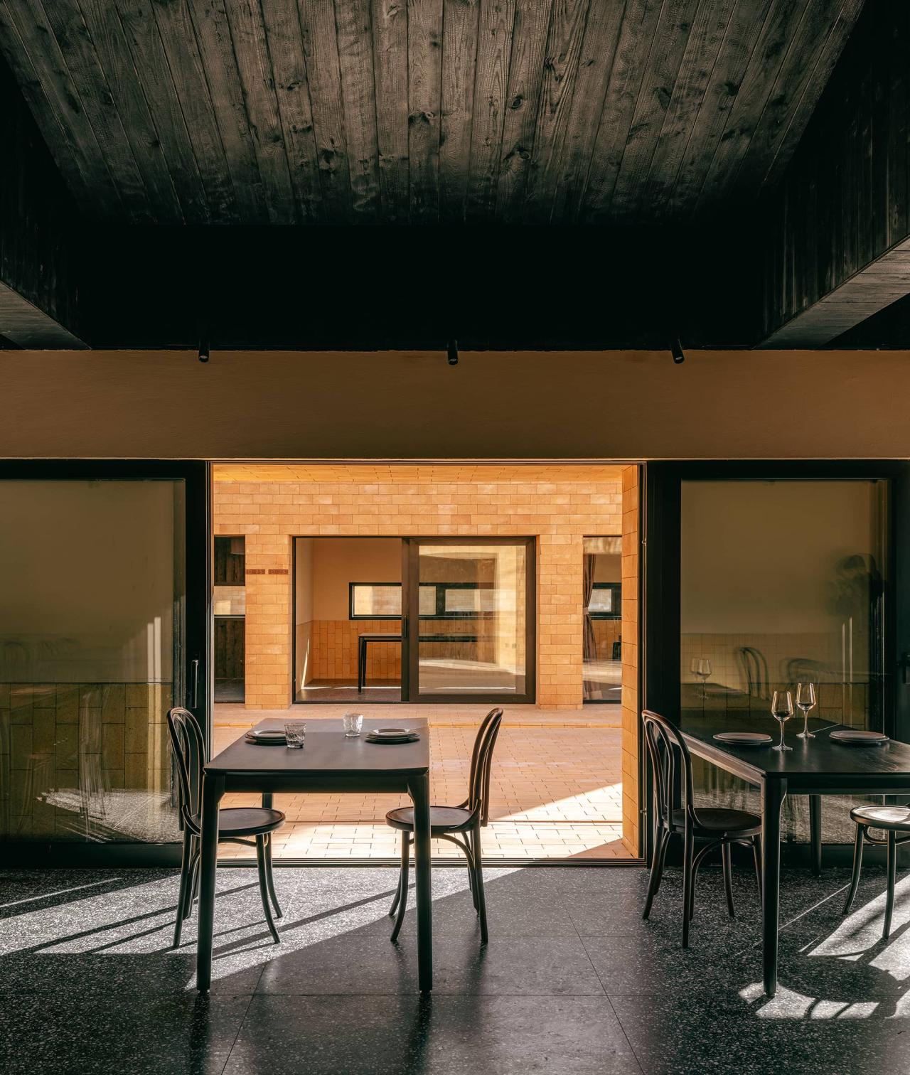 BIM建筑|ARVO 16:30酒店: 接住光影草木的城堡 / 大料建筑 BIM建筑|ARVO 16:30酒店: 接住光影草木的城堡 / 大料建筑