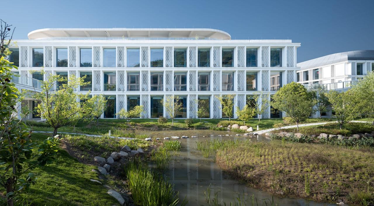 BIM建筑|山水疗愈,身心宜居:杭州市第一社会福利院 / 浙江大学建筑设计研究院 BIM建筑|山水疗愈,身心宜居:杭州市第一社会福利院 / 浙江大学建筑设计研究院