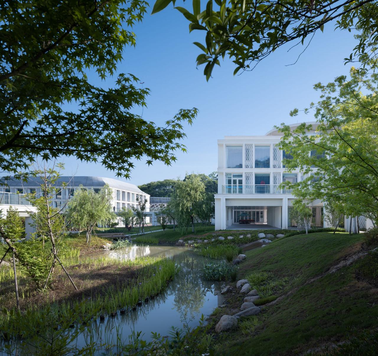 BIM建筑|山水疗愈,身心宜居:杭州市第一社会福利院 / 浙江大学建筑设计研究院 BIM建筑|山水疗愈,身心宜居:杭州市第一社会福利院 / 浙江大学建筑设计研究院