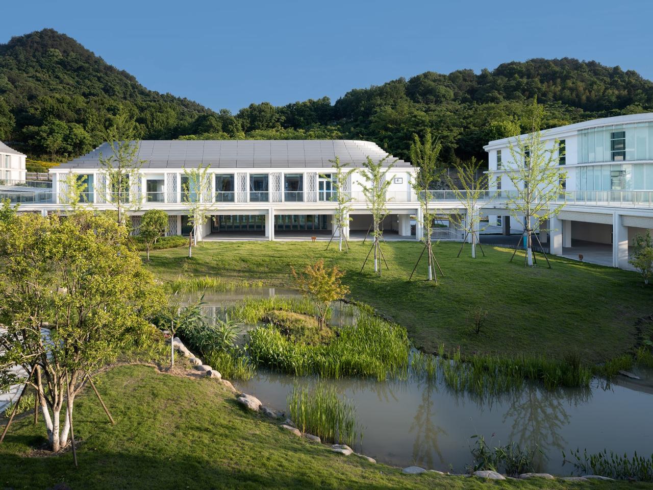BIM建筑|山水疗愈,身心宜居:杭州市第一社会福利院 / 浙江大学建筑设计研究院 BIM建筑|山水疗愈,身心宜居:杭州市第一社会福利院 / 浙江大学建筑设计研究院