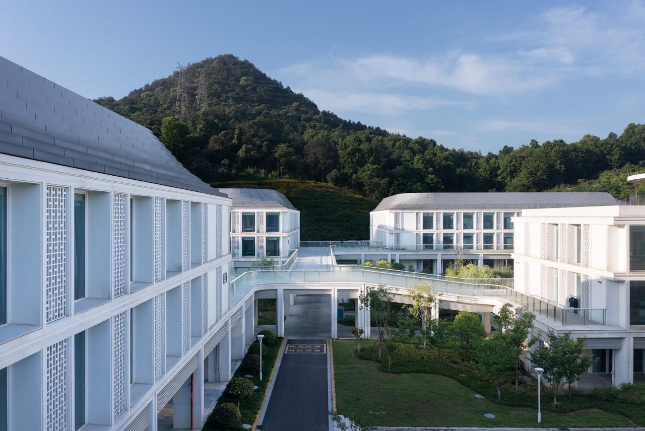 BIM建筑|山水疗愈,身心宜居:杭州市第一社会福利院 / 浙江大学建筑设计研究院 BIM建筑|山水疗愈,身心宜居:杭州市第一社会福利院 / 浙江大学建筑设计研究院
