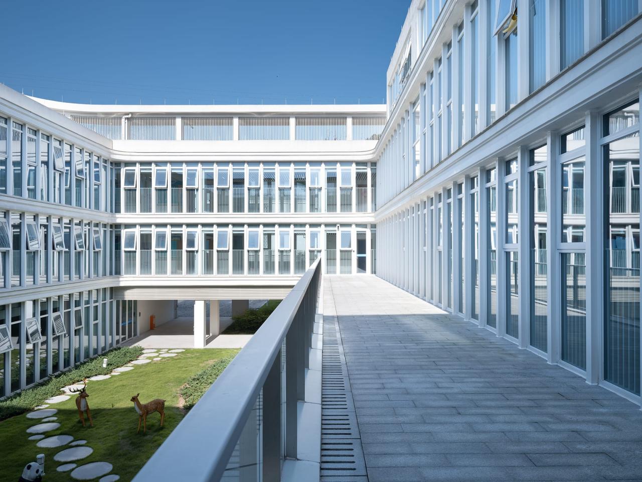 BIM建筑|山水疗愈,身心宜居:杭州市第一社会福利院 / 浙江大学建筑设计研究院 BIM建筑|山水疗愈,身心宜居:杭州市第一社会福利院 / 浙江大学建筑设计研究院