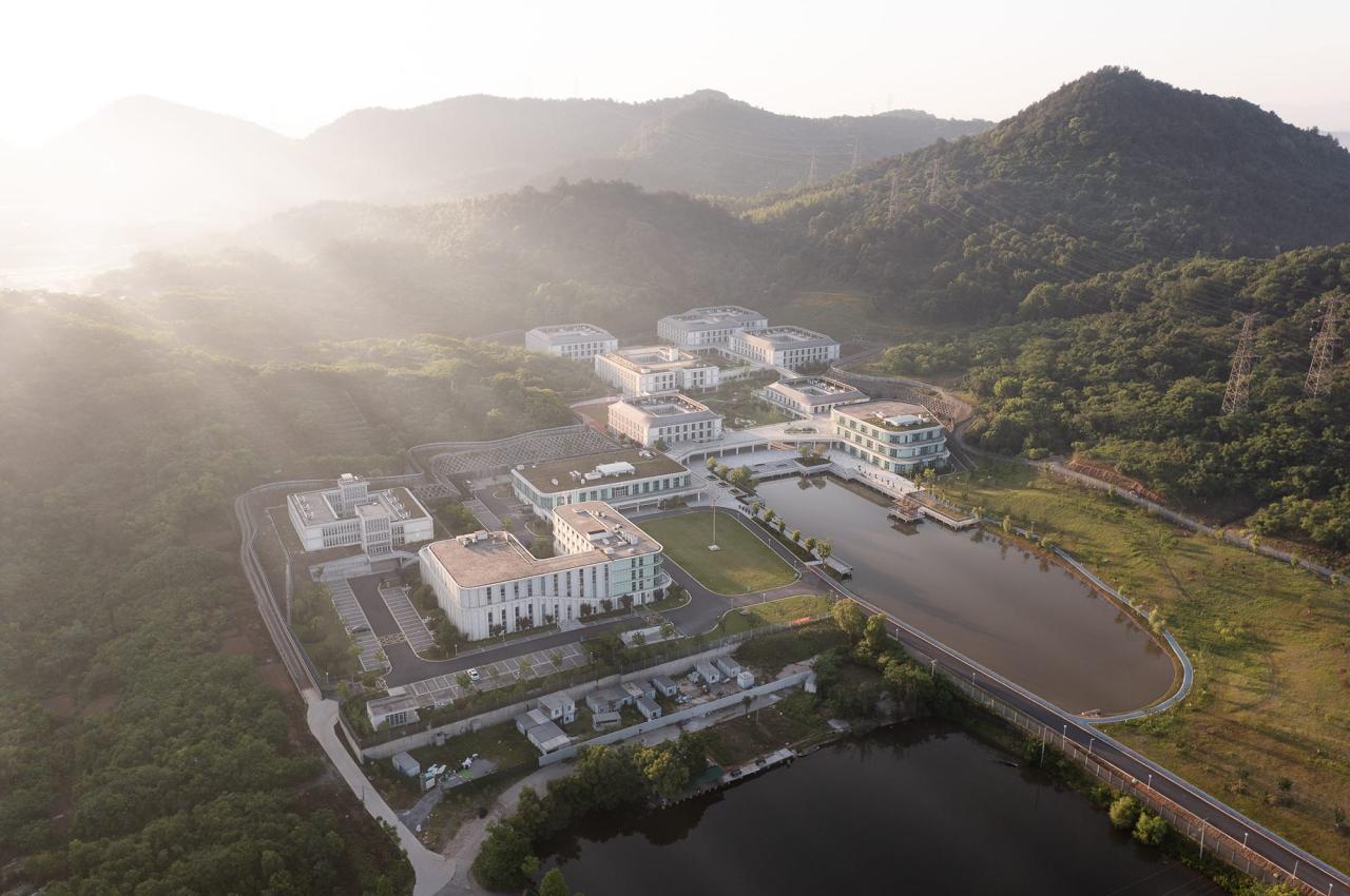 BIM建筑|山水疗愈,身心宜居:杭州市第一社会福利院 / 浙江大学建筑设计研究院 BIM建筑|山水疗愈,身心宜居:杭州市第一社会福利院 / 浙江大学建筑设计研究院