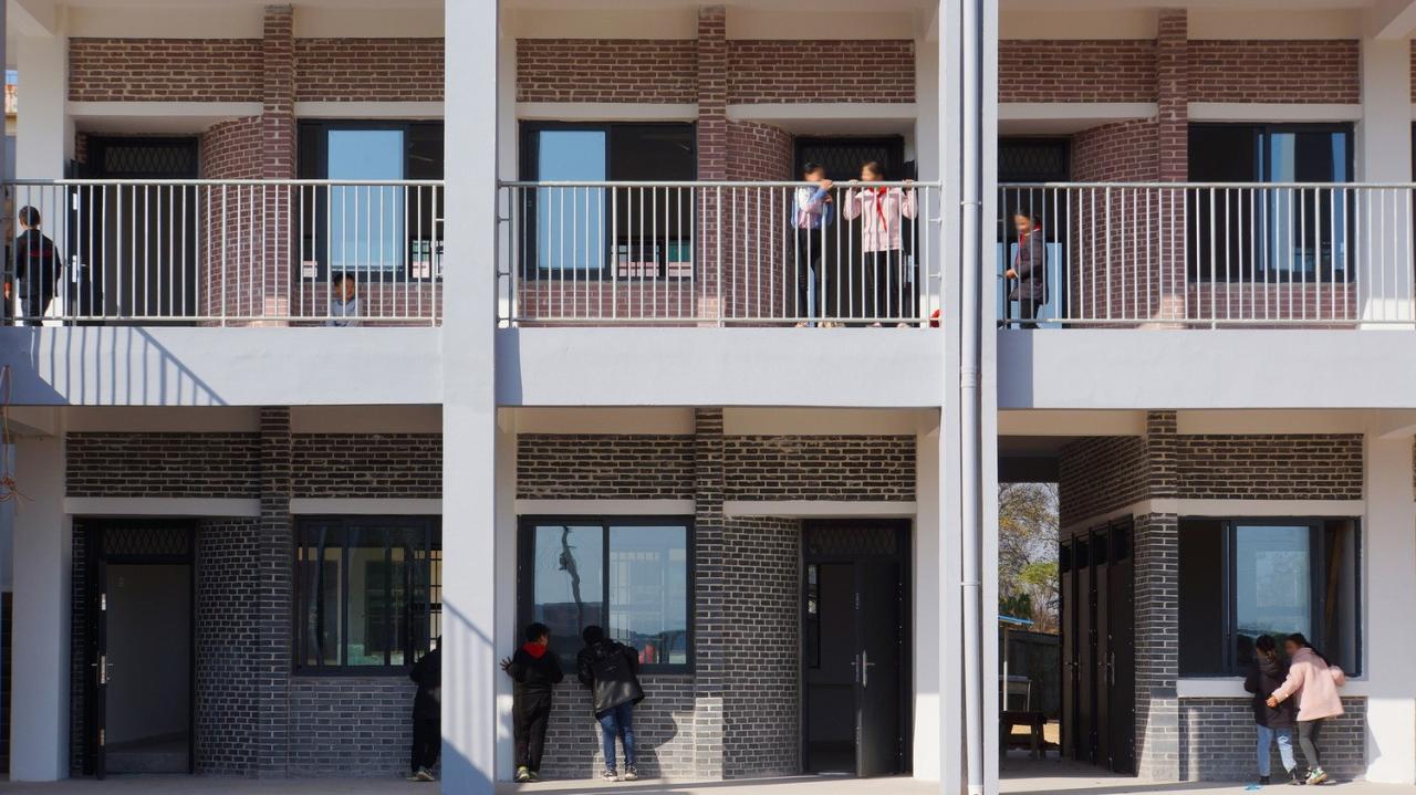 BIM建筑|沿江乡村学校 / DOMAT BIM建筑|沿江乡村学校 / DOMAT