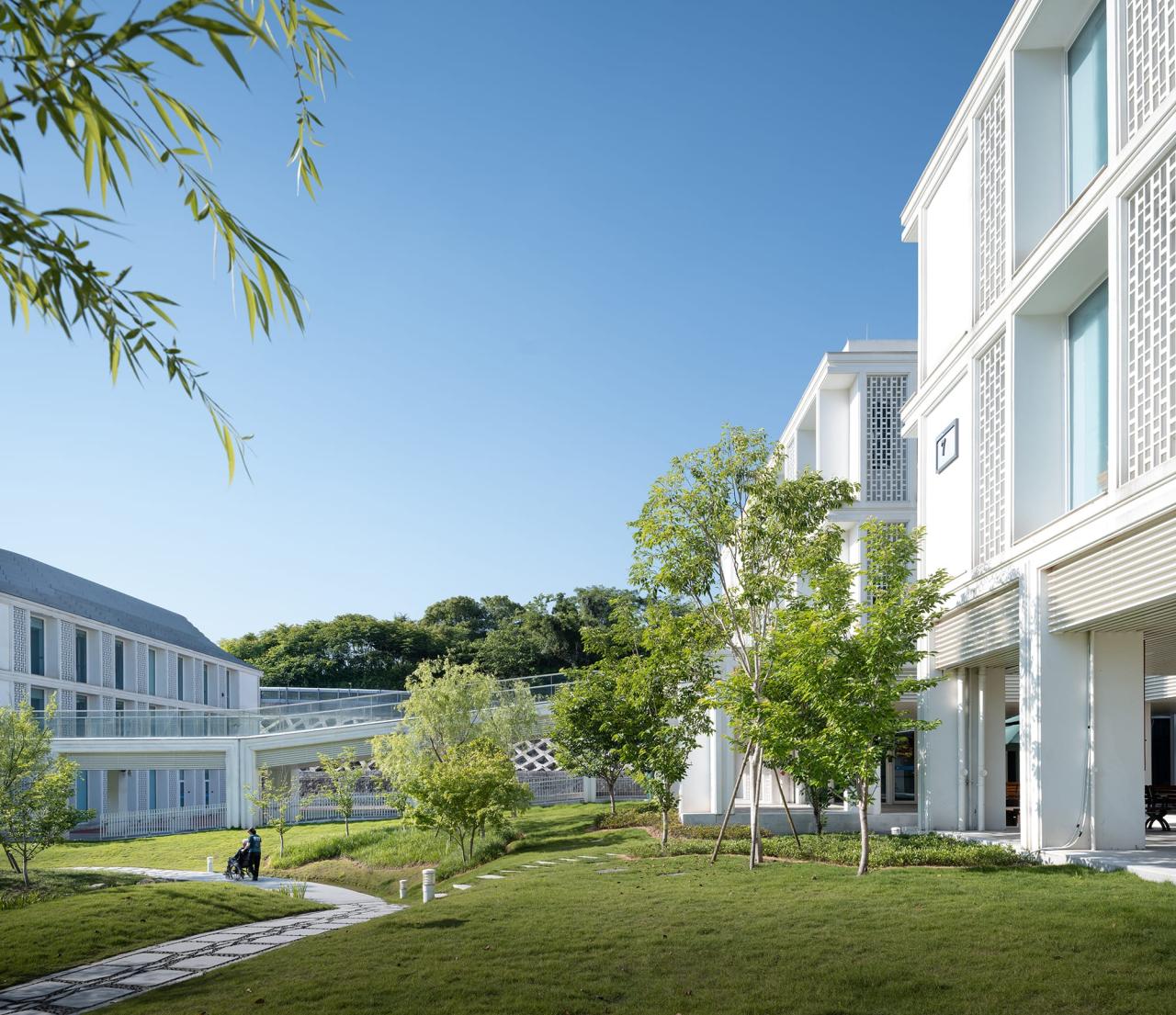 BIM建筑|山水疗愈,身心宜居:杭州市第一社会福利院 / 浙江大学建筑设计研究院 BIM建筑|山水疗愈,身心宜居:杭州市第一社会福利院 / 浙江大学建筑设计研究院