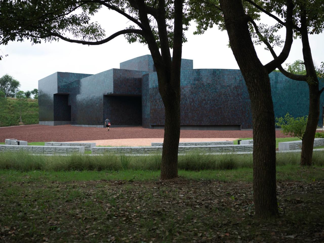 BIM建筑|“釉”织新旧,黄龙山·紫砂矿源展示馆 / 东南大学建筑学院+旭可建筑 BIM建筑|“釉”织新旧,黄龙山·紫砂矿源展示馆 / 东南大学建筑学院+旭可建筑