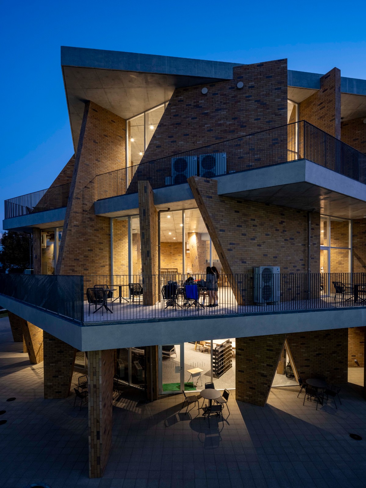 BIM建筑|湘南工科大学附属高中图书馆 / kousou + Fukei Co. BIM建筑|湘南工科大学附属高中图书馆 / kousou + Fukei Co.
