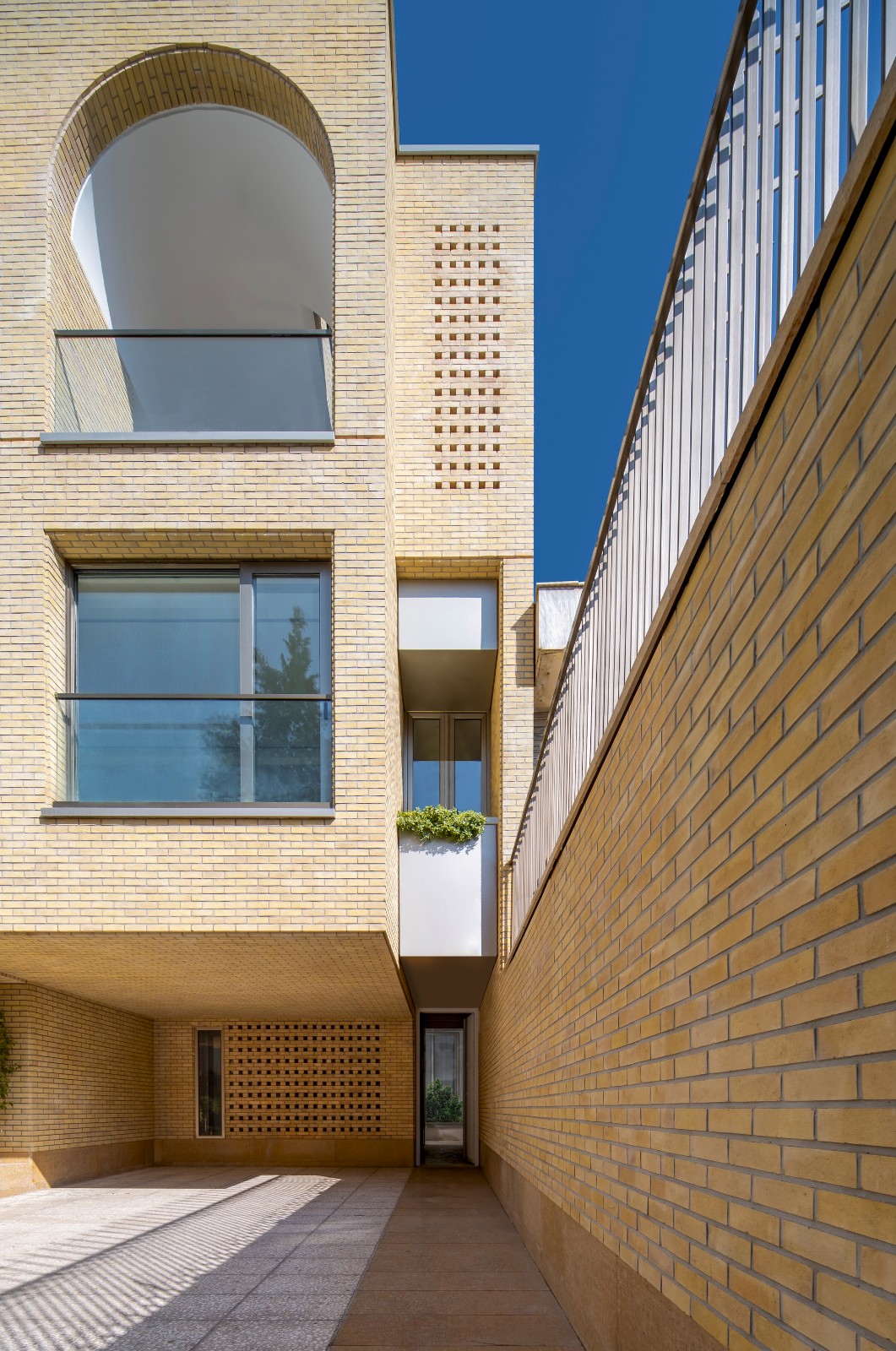 BIM建筑|2 IVANs, 2 HOUSEs / HAMAAN Studio BIM建筑|2 IVANs, 2 HOUSEs / HAMAAN Studio