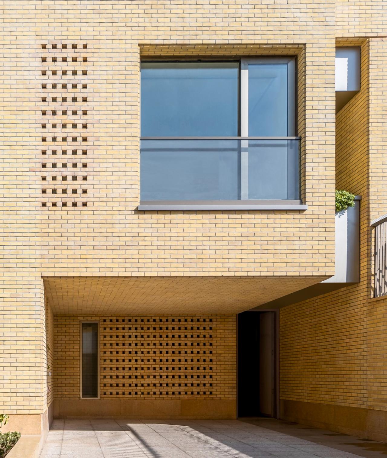 BIM建筑|2 IVANs, 2 HOUSEs / HAMAAN Studio BIM建筑|2 IVANs, 2 HOUSEs / HAMAAN Studio