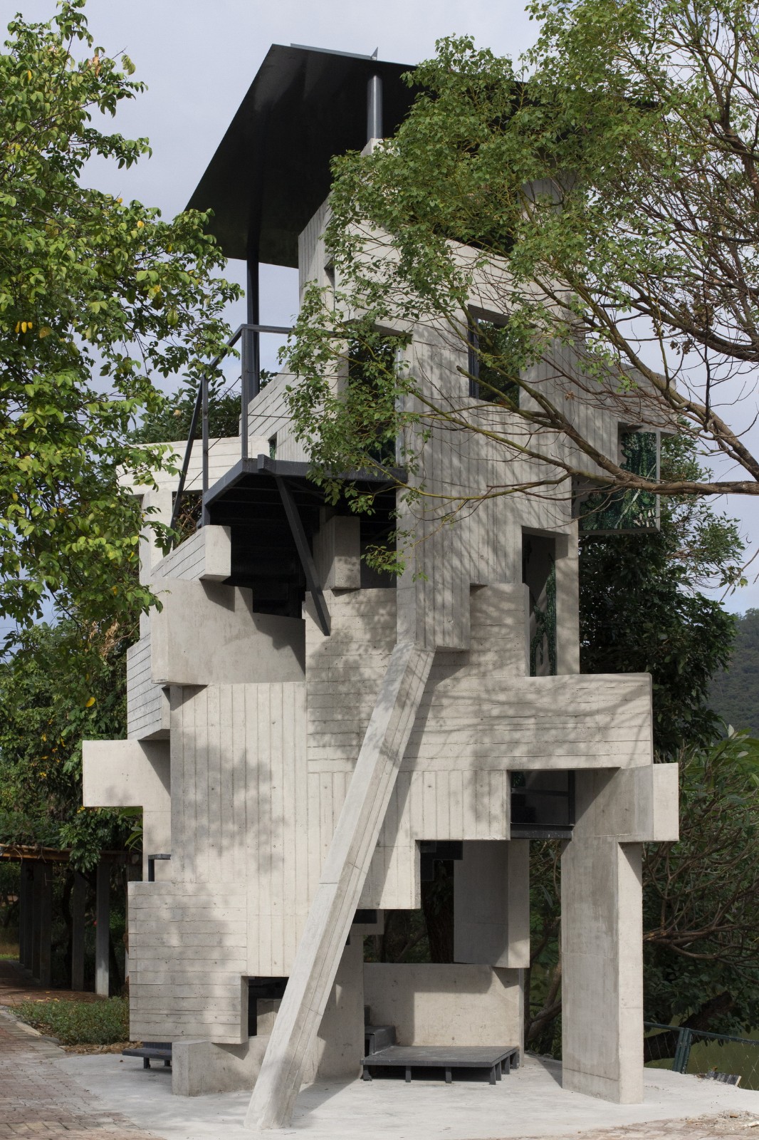 BIM建筑|繁茂的遗迹,垂直自然塔 / 合造社 BIM建筑|繁茂的遗迹,垂直自然塔 / 合造社
