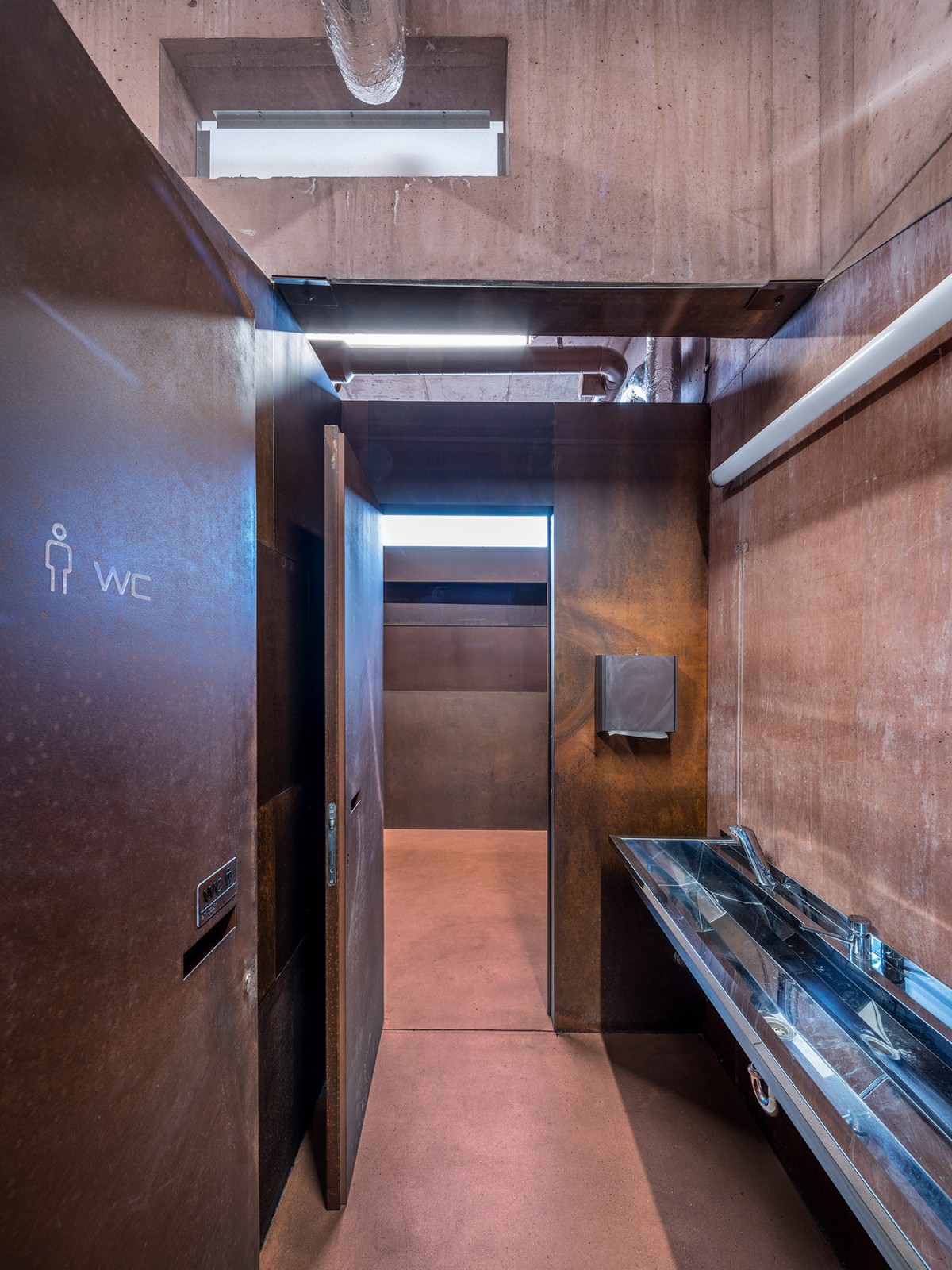 BIM建筑|帕尔杜比采 GAMPA、Sféra 建筑群与自动化工厂公共空间 / Šépka architekti BIM建筑|帕尔杜比采 GAMPA、Sféra 建筑群与自动化工厂公共空间 / Šépka architekti