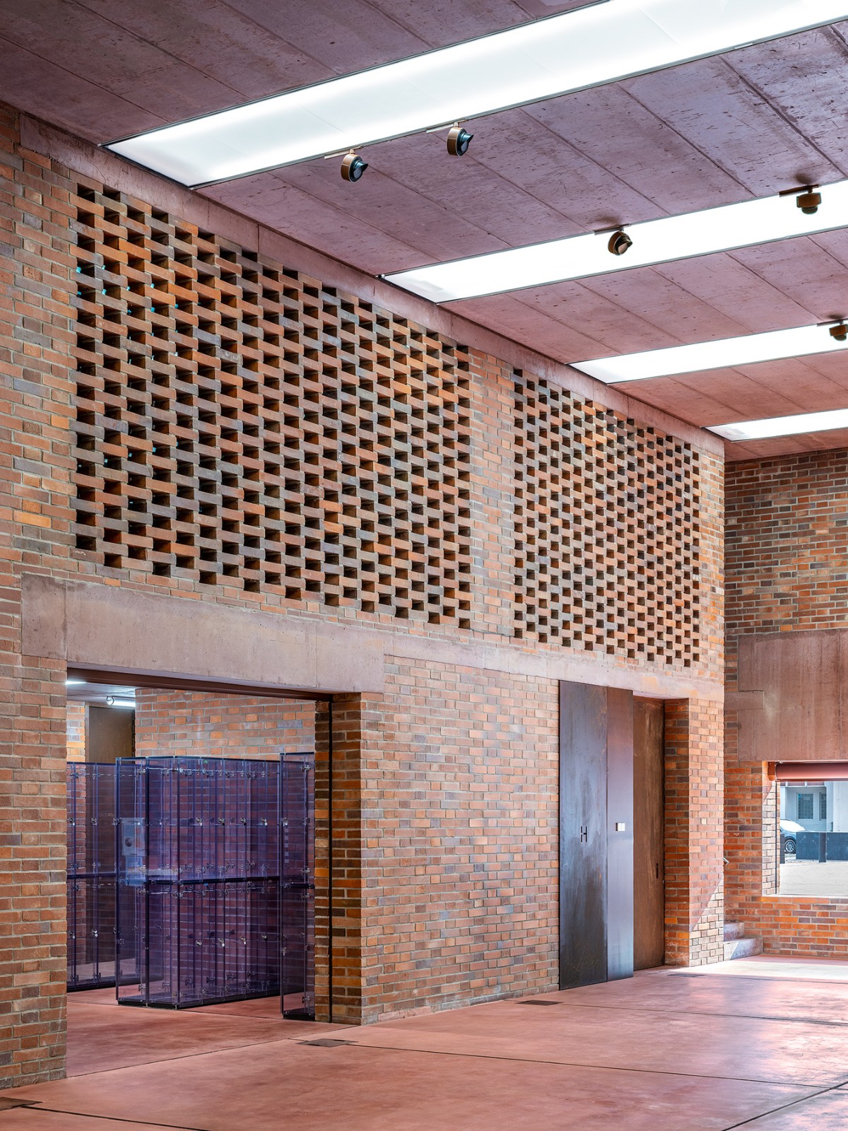 BIM建筑|帕尔杜比采 GAMPA、Sféra 建筑群与自动化工厂公共空间 / Šépka architekti BIM建筑|帕尔杜比采 GAMPA、Sféra 建筑群与自动化工厂公共空间 / Šépka architekti