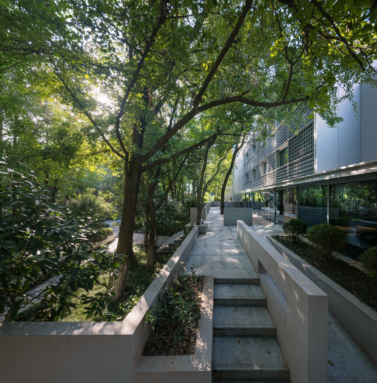 BIM建筑|南京鼓楼锦上 OCC 餐厅 / BUZZ 建筑事务所 BIM建筑|南京鼓楼锦上 OCC 餐厅 / BUZZ 建筑事务所