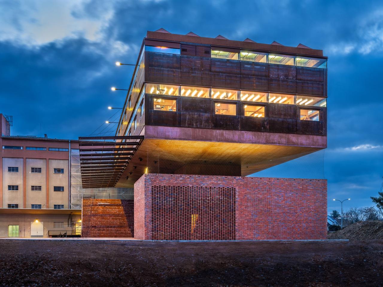 BIM建筑|帕尔杜比采 GAMPA、Sféra 建筑群与自动化工厂公共空间 / Šépka architekti BIM建筑|帕尔杜比采 GAMPA、Sféra 建筑群与自动化工厂公共空间 / Šépka architekti