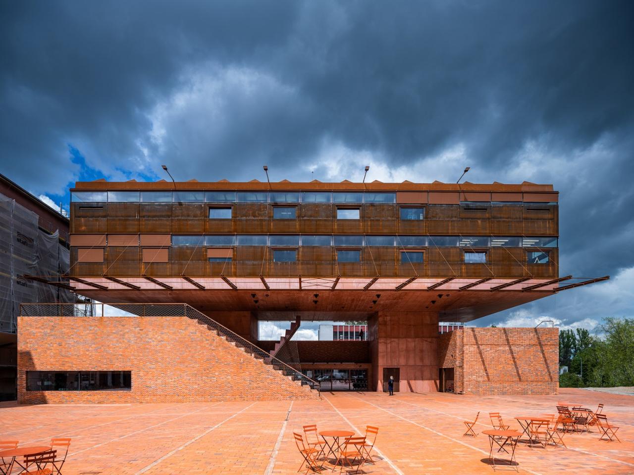 BIM建筑|帕尔杜比采 GAMPA、Sféra 建筑群与自动化工厂公共空间 / Šépka architekti BIM建筑|帕尔杜比采 GAMPA、Sféra 建筑群与自动化工厂公共空间 / Šépka architekti