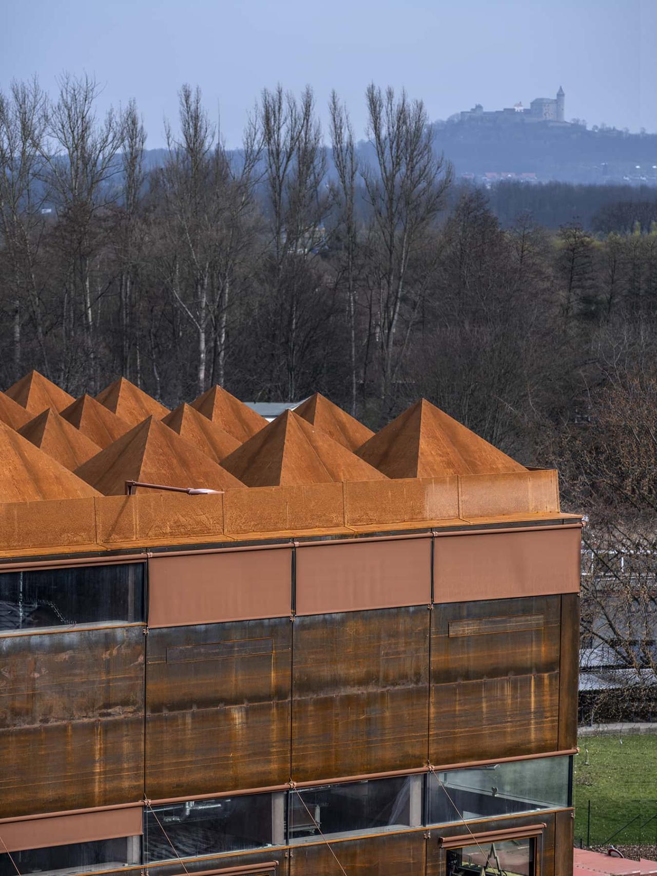 BIM建筑|帕尔杜比采 GAMPA、Sféra 建筑群与自动化工厂公共空间 / Šépka architekti BIM建筑|帕尔杜比采 GAMPA、Sféra 建筑群与自动化工厂公共空间 / Šépka architekti