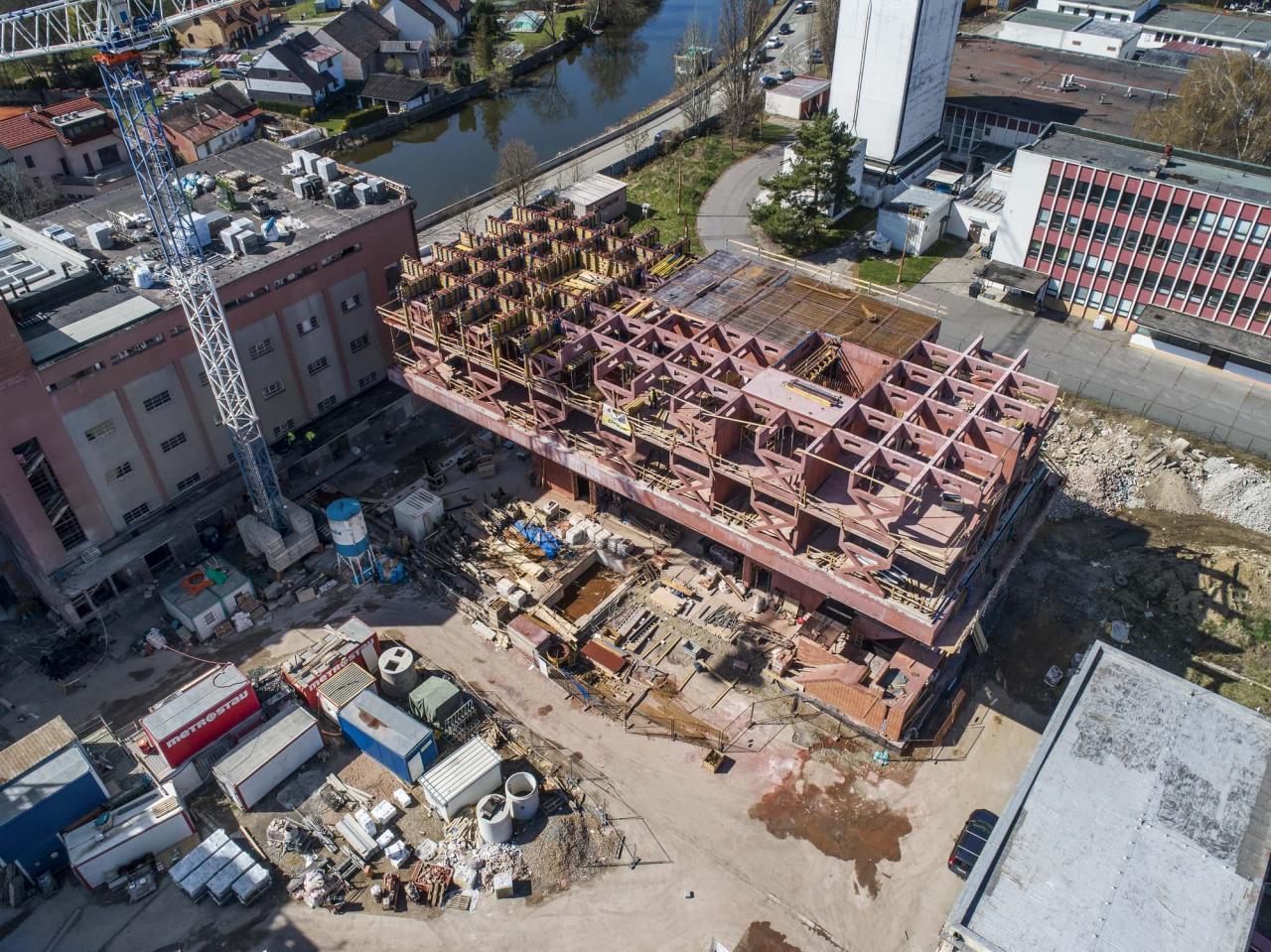 BIM建筑|帕尔杜比采 GAMPA、Sféra 建筑群与自动化工厂公共空间 / Šépka architekti BIM建筑|帕尔杜比采 GAMPA、Sféra 建筑群与自动化工厂公共空间 / Šépka architekti