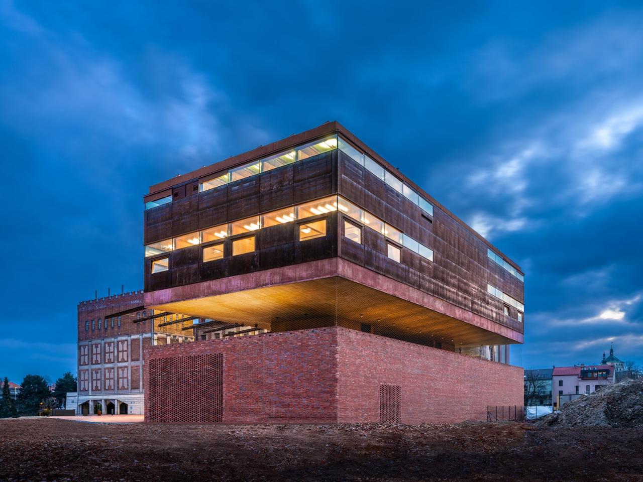 BIM建筑|帕尔杜比采 GAMPA、Sféra 建筑群与自动化工厂公共空间 / Šépka architekti BIM建筑|帕尔杜比采 GAMPA、Sféra 建筑群与自动化工厂公共空间 / Šépka architekti