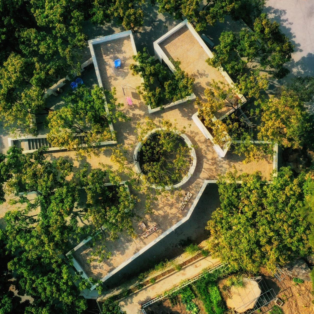 BIM建筑|龙眼树下的院子 / 在场建筑 BIM建筑|龙眼树下的院子 / 在场建筑