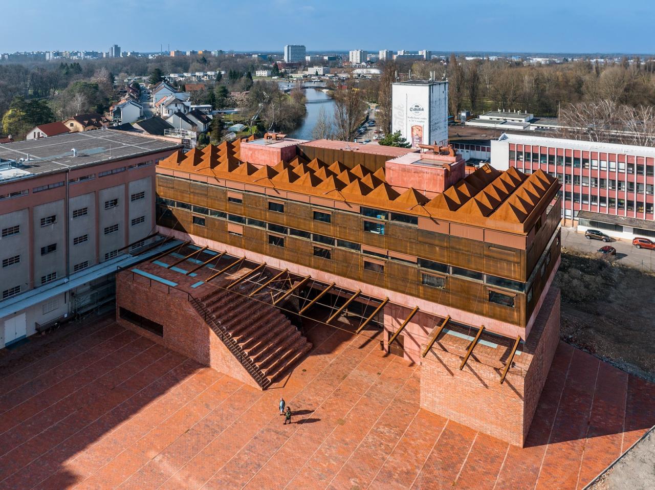 BIM建筑|帕尔杜比采 GAMPA、Sféra 建筑群与自动化工厂公共空间 / Šépka architekti BIM建筑|帕尔杜比采 GAMPA、Sféra 建筑群与自动化工厂公共空间 / Šépka architekti