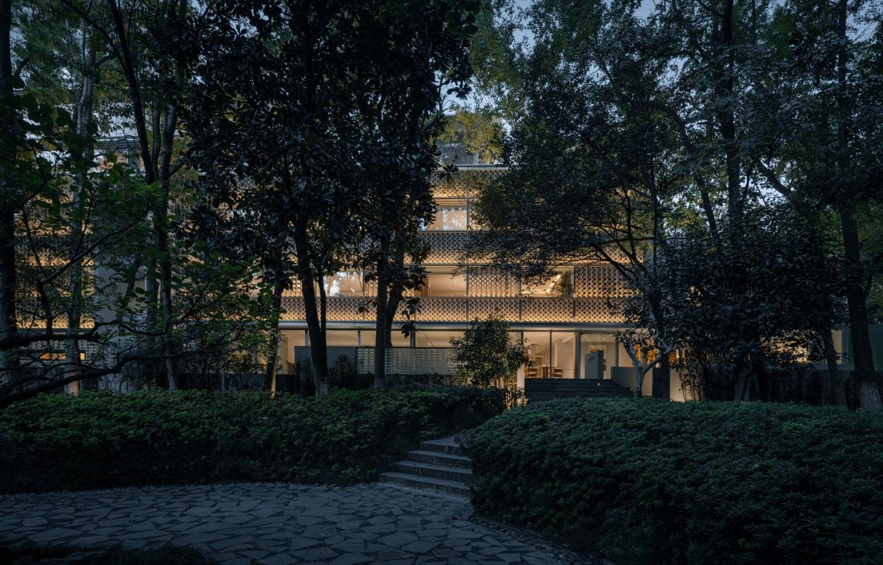BIM建筑|南京鼓楼锦上 OCC 餐厅 / BUZZ 建筑事务所 BIM建筑|南京鼓楼锦上 OCC 餐厅 / BUZZ 建筑事务所