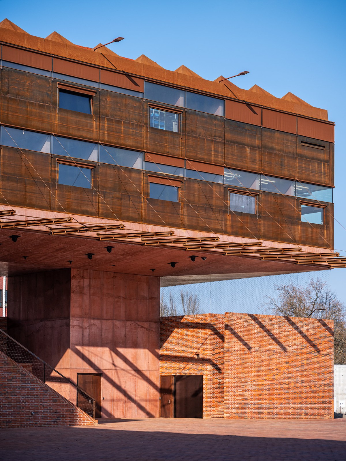 BIM建筑|帕尔杜比采 GAMPA、Sféra 建筑群与自动化工厂公共空间 / Šépka architekti BIM建筑|帕尔杜比采 GAMPA、Sféra 建筑群与自动化工厂公共空间 / Šépka architekti