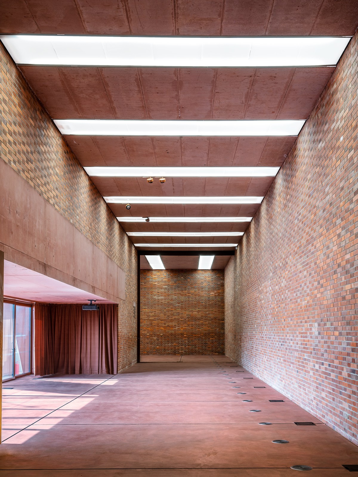 BIM建筑|帕尔杜比采 GAMPA、Sféra 建筑群与自动化工厂公共空间 / Šépka architekti BIM建筑|帕尔杜比采 GAMPA、Sféra 建筑群与自动化工厂公共空间 / Šépka architekti