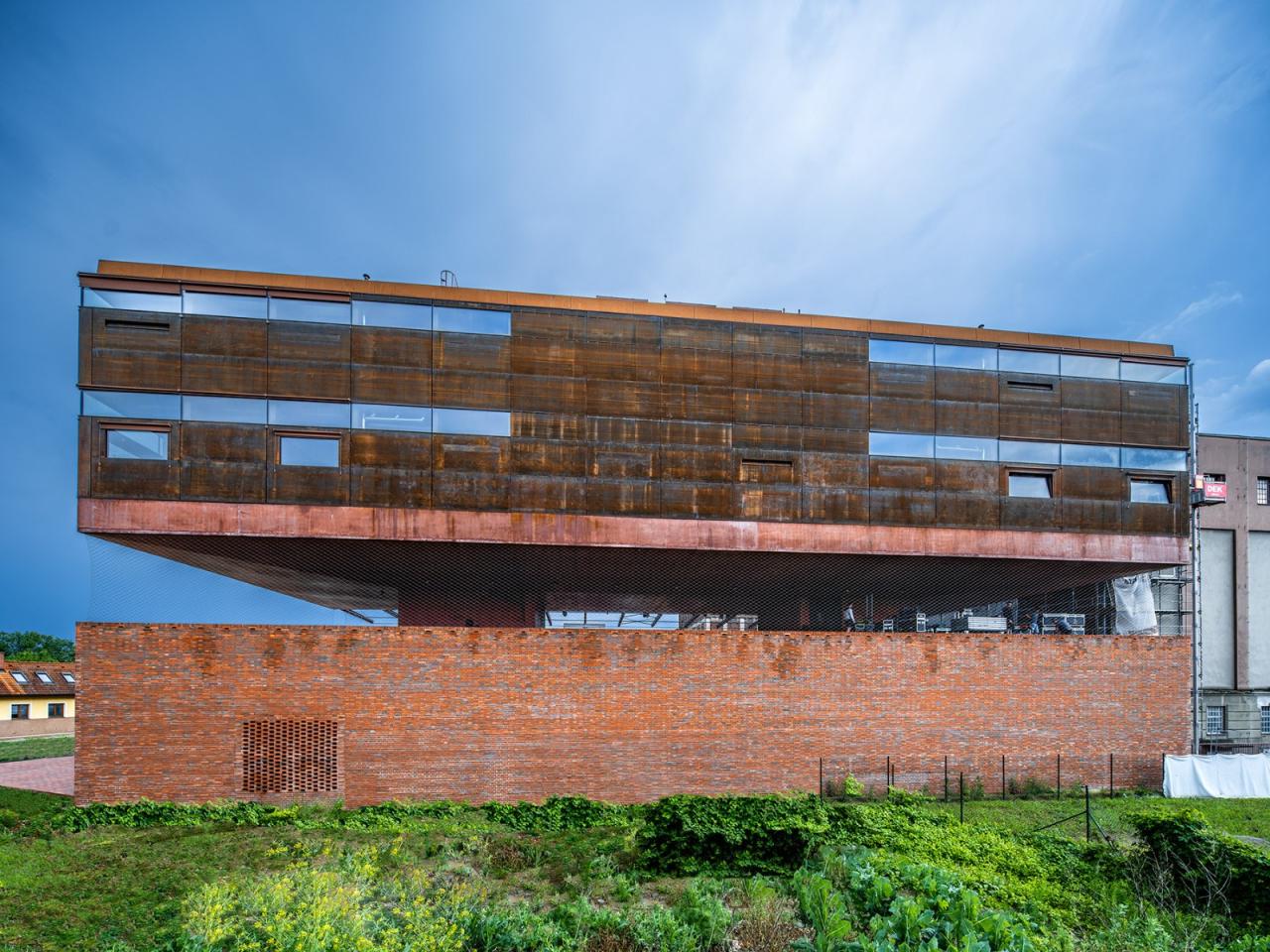 BIM建筑|帕尔杜比采 GAMPA、Sféra 建筑群与自动化工厂公共空间 / Šépka architekti BIM建筑|帕尔杜比采 GAMPA、Sféra 建筑群与自动化工厂公共空间 / Šépka architekti