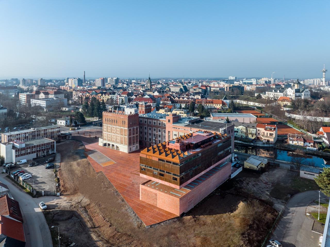 BIM建筑|帕尔杜比采 GAMPA、Sféra 建筑群与自动化工厂公共空间 / Šépka architekti BIM建筑|帕尔杜比采 GAMPA、Sféra 建筑群与自动化工厂公共空间 / Šépka architekti