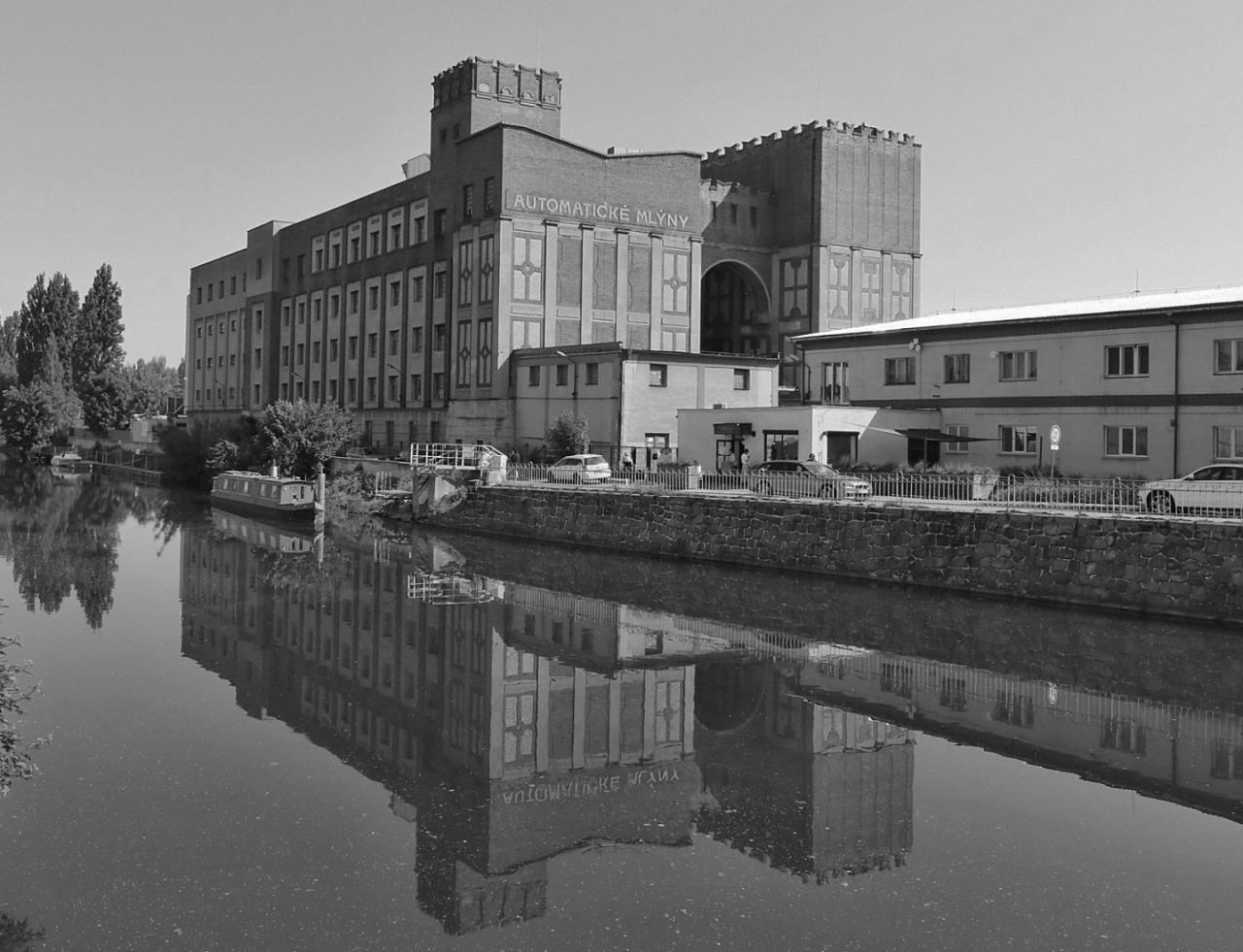 BIM建筑|帕尔杜比采 GAMPA、Sféra 建筑群与自动化工厂公共空间 / Šépka architekti BIM建筑|帕尔杜比采 GAMPA、Sféra 建筑群与自动化工厂公共空间 / Šépka architekti