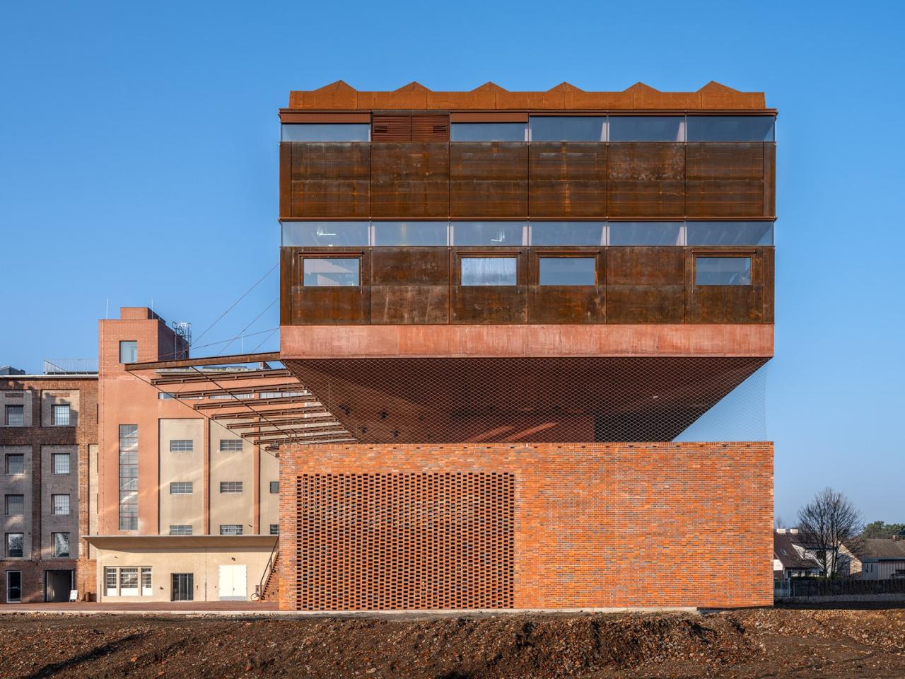 BIM建筑|帕尔杜比采 GAMPA、Sféra 建筑群与自动化工厂公共空间 / Šépka architekti BIM建筑|帕尔杜比采 GAMPA、Sféra 建筑群与自动化工厂公共空间 / Šépka architekti