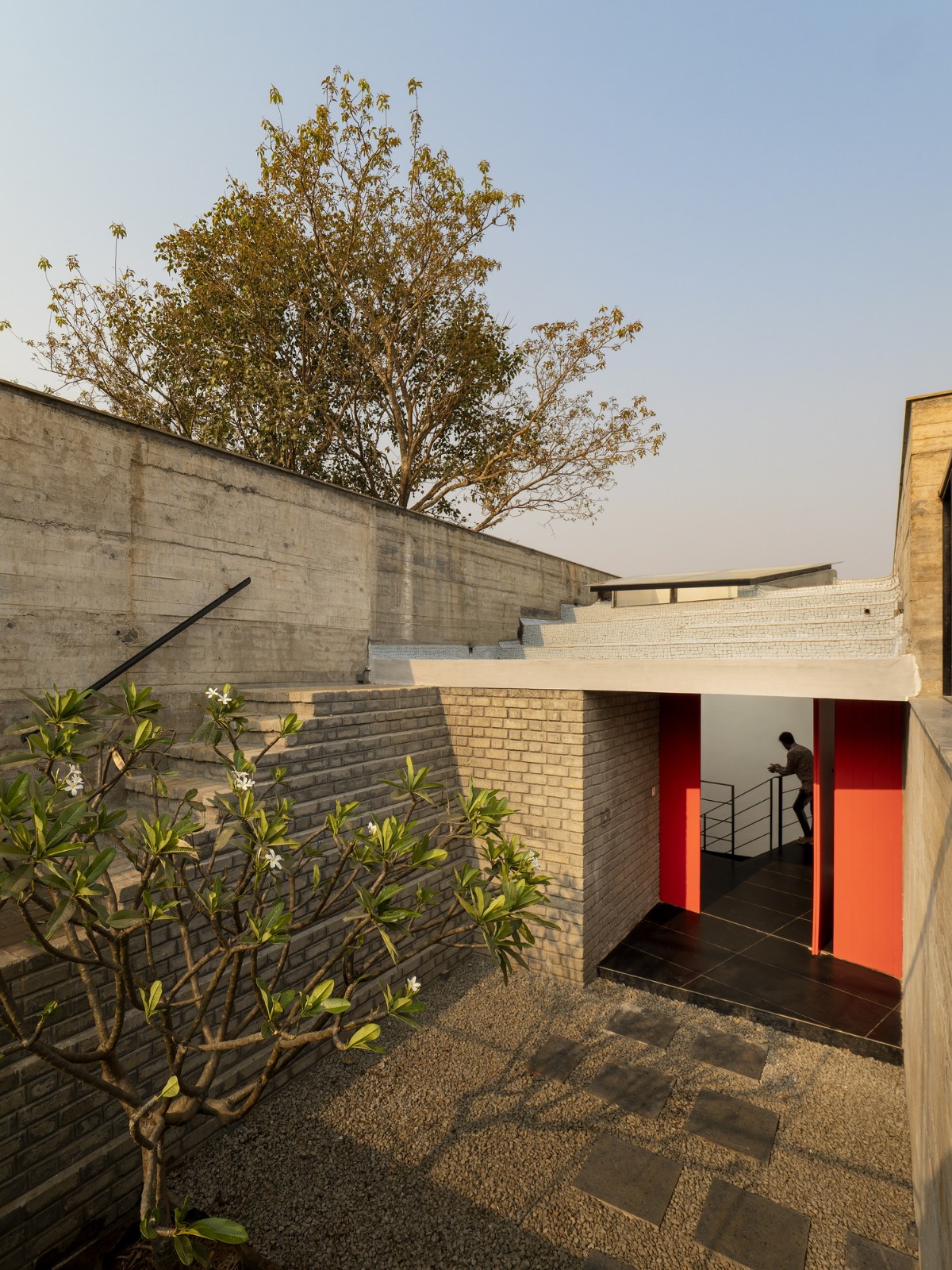 BIM建筑|斜屋 / Red Brick Studio BIM建筑|斜屋 / Red Brick Studio