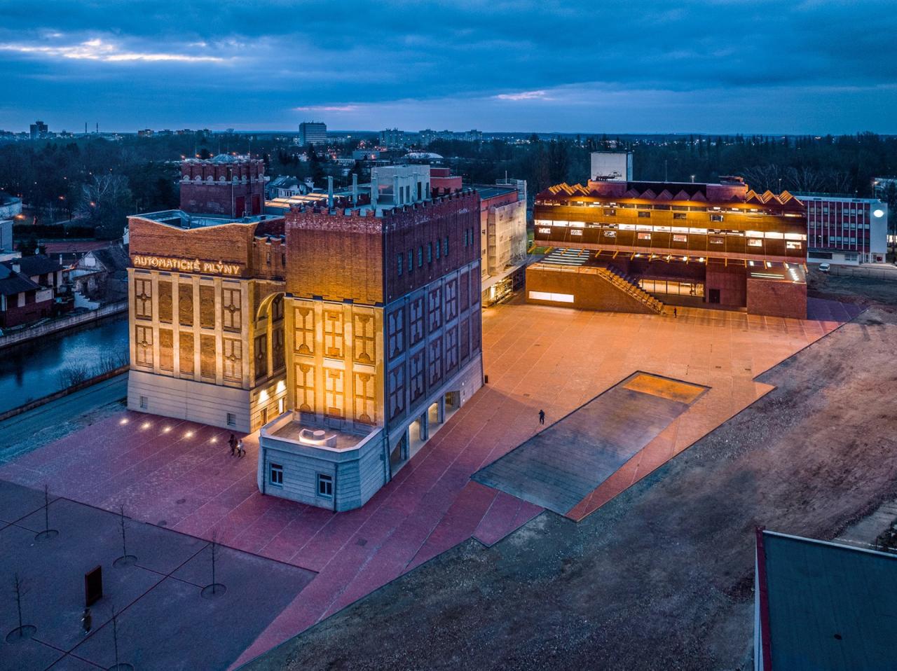 BIM建筑|帕尔杜比采 GAMPA、Sféra 建筑群与自动化工厂公共空间 / Šépka architekti BIM建筑|帕尔杜比采 GAMPA、Sféra 建筑群与自动化工厂公共空间 / Šépka architekti