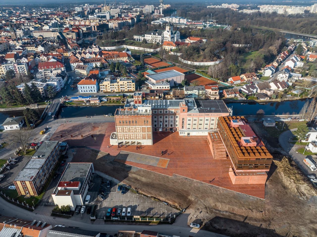 BIM建筑|帕尔杜比采 GAMPA、Sféra 建筑群与自动化工厂公共空间 / Šépka architekti BIM建筑|帕尔杜比采 GAMPA、Sféra 建筑群与自动化工厂公共空间 / Šépka architekti