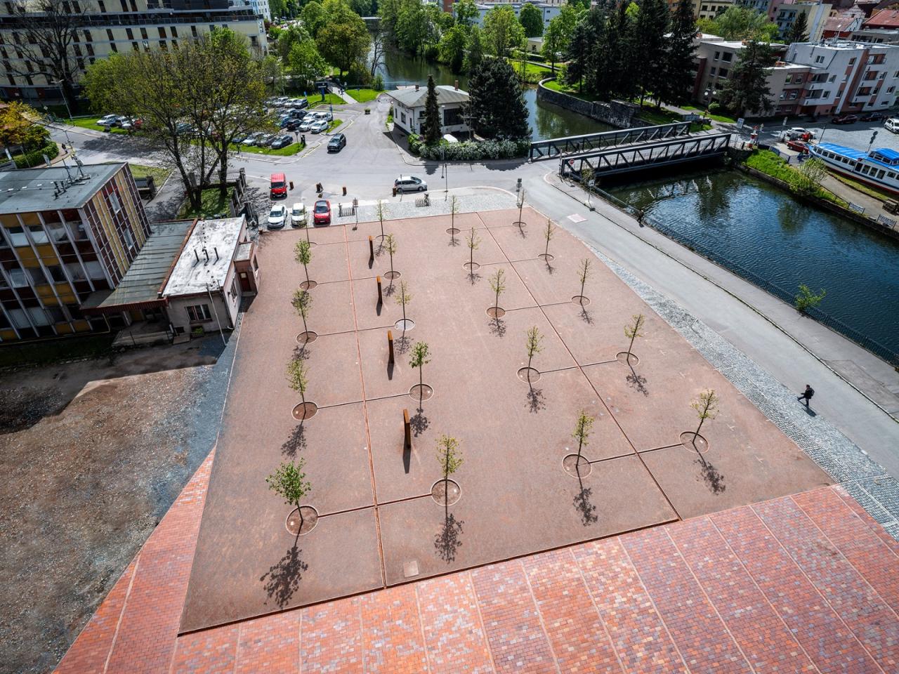 BIM建筑|帕尔杜比采 GAMPA、Sféra 建筑群与自动化工厂公共空间 / Šépka architekti BIM建筑|帕尔杜比采 GAMPA、Sféra 建筑群与自动化工厂公共空间 / Šépka architekti